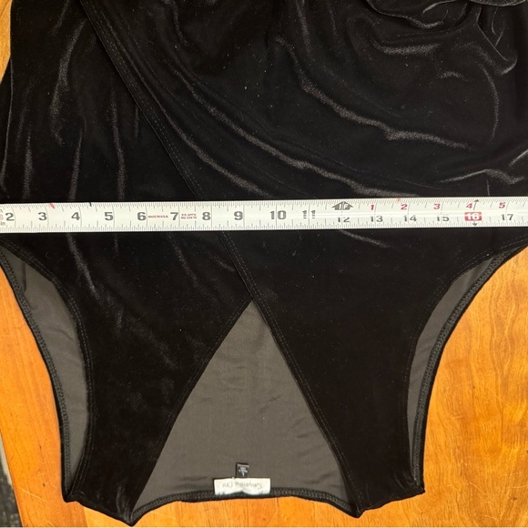 Samantha Dru Black Velvet jumpsuit - Picture 6 of 6